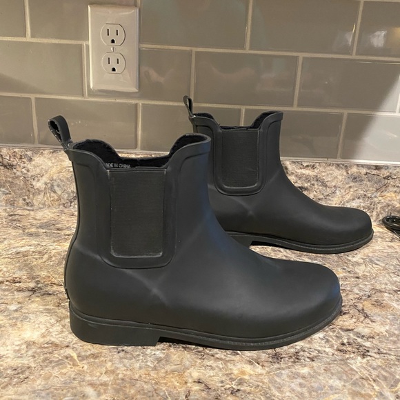 J. Crew Chelsea Rain Boots 9 - Picture 2 of 8